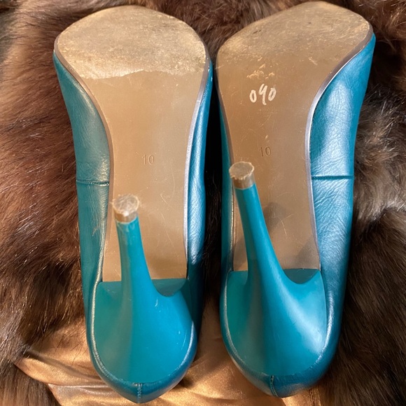 Teal Leather Silver Toe pumps by diba boutique - Picture 5 of 10